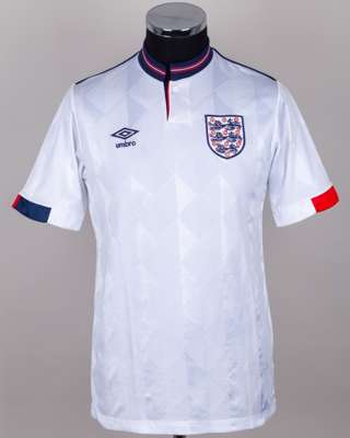 Bryan Robson white No.7 England match issued short-sleeved shirt, 1987-89