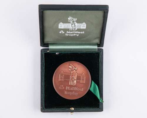 Dickie Bird bronze county cricket NatWest Bank Trophy Final umpire medal, 1993