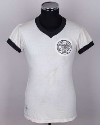 Uwe Seller white and black No.9 West Germany short-sleeved shirt, 1964-66