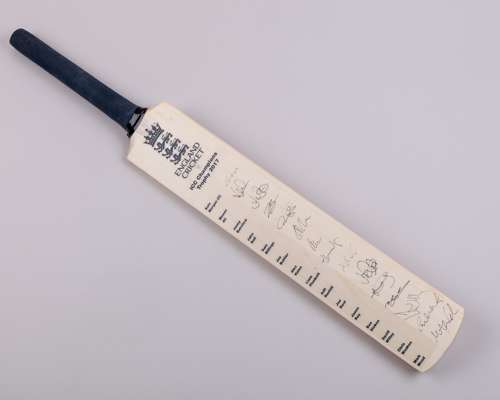 England ICC Champions Trophy 2017 autographed cricket bat