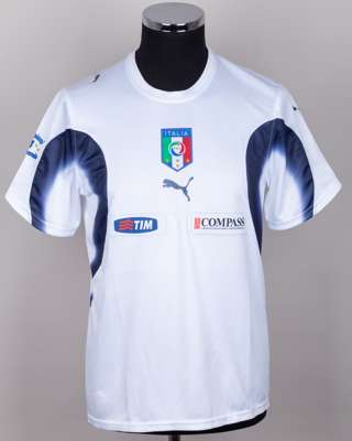 Andrea Pirlo white Italy training short-sleeved shirt, 2006-07