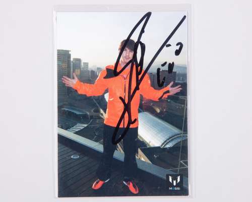 Lionel Messi autographed Icons No.68 Official Messi Card Collection trading card