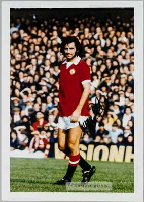 FOOTBALL - GEORGE BEST MANCHESTER UNITED CIRCA 1968 16 ½” x 11 ¾” ORIGINAL AUTOGRAPHED FOOTBALL DISPLAY PHOTOGRAPH 

George Best (22 May 1946 – 25 Nov