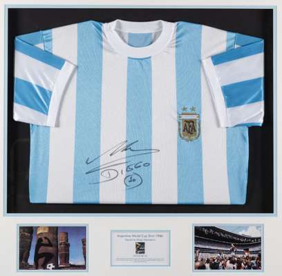 Diego Maradona signed Argentina jersey World Cup 1986 display,
 the blue and white striped jersey embroidered with national emblem and signed in black
