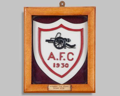 Cliff Bastin an Arsenal club crest in framed case, Arsenal Cup Final 1930