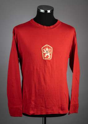 Red Czechoslovakia No.9 "B" International jersey gained as a swap by England's Alan Sunderland from the match played in Prague 28th November 1978,
 lo