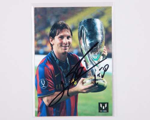 Lionel Messi autographed Icons No.19 Official Messi Card Collection trading card