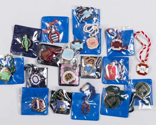 19 Members' badges for defunct racecourses
