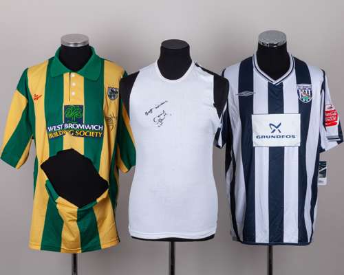A blue and white West Bromwich Albion short-sleeved shirt, Umbro, XL, unnumbered