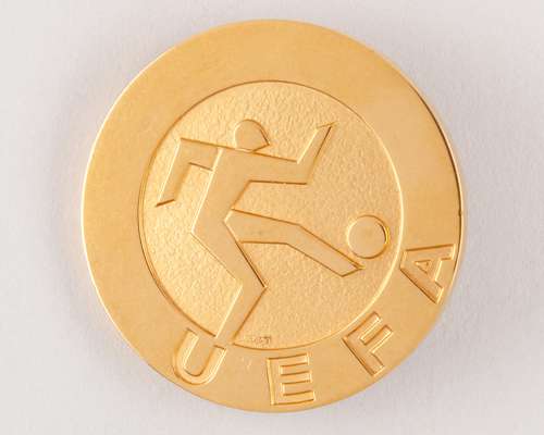 Phil Neal yellow-metal European Super Cup Winners Medal, 1977