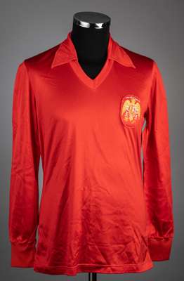 Red Spain No.5 "B" International jersey gained as a swap by England's Alan Sunderland,
 Adidas, long-sleeved, embroidered national badge

 This jersey