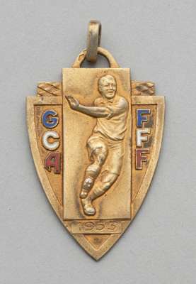 Raymond Kopa yellow-metal and enamel 1953 French Division 1 Championship medal, 
 the obverse inscribed GCA, FFF, the reverse inscribed Le Parisien, S