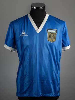 Blue Argentina No.10 short-sleeved jersey, 
 Le Coq Sportif, with v-neck collar and printed badge, with handwritten dedication Para Arpi Filho con Afe