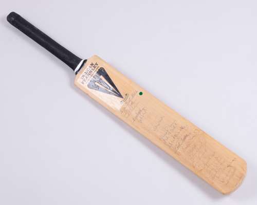 England v. West Indies 1991 5th Test match autographed Duncan Fearnley cricket bat