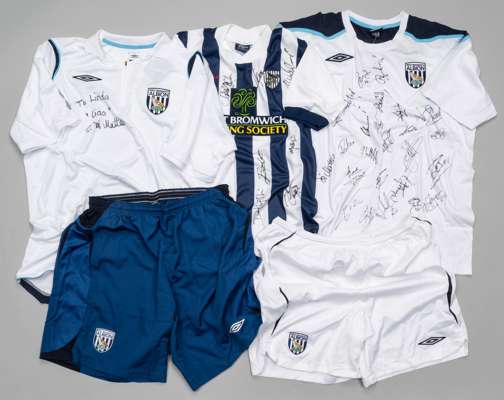 West Bromwich Albion signed souvenir jerseys,
 comprising navy and white The Baggies replica jersey, season 2002-03, with club crest and sponsor logo,
