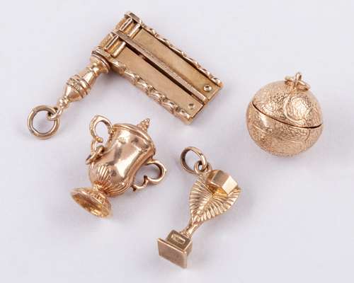 Bobby Moore a 9ct gold Jules Rimet Cup charm