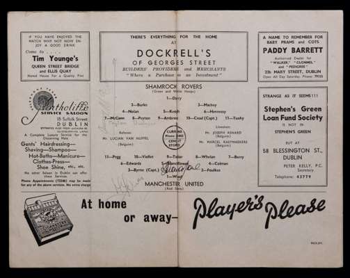 Shamrock Rovers v Manchester United programme 25th September 1957 signed inside by Matt Busby, Mark Jones, Jackie Blanchflower and the Shamrock player
