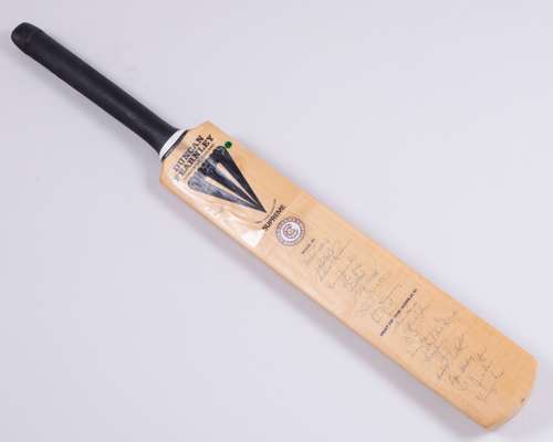 M.C.C. XI v. Rest of the World 1987 autographed Duncan Fearnley Supreme cricket bat