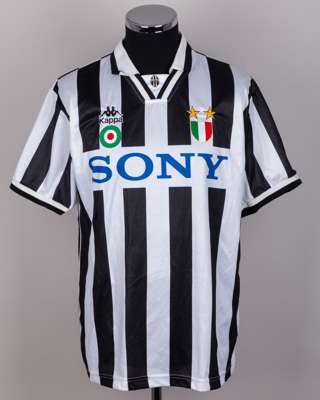 Black and white No.10 Juventus short-sleeved shirt, 1995-96