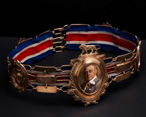 Henry Cooper 9ct gold and enamel Heavyweight Lonsdale Belt won by Henry Cooper, 1959 and 1961