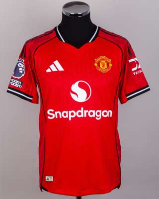 Noussair Mazraoui, red No.3 Manchester United short-sleeved shirt