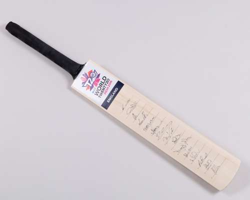 England Cricket Team signed ICC World Twenty20 India 2016 cricket bat