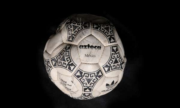 THE "HAND OF GOD" FOOTBALL "Un poco con la cabeza de Maradona