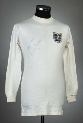 Allan Clarke signed white England no.10 jersey, circa early 1970s,
 match issue, Umbro, long-sleeved, with England three lion badge, reverse numbered 