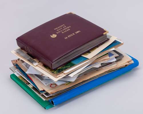 Good collection of ephemera relating to the legendary jockey Lester Piggott