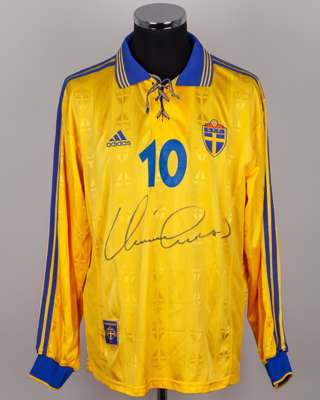 Henrik Larsson yellow and blue No.10 Sweden autographed long-sleeved shirt