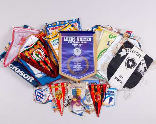 Five Leeds United F.A.Cup rosettes and another Leeds rosette