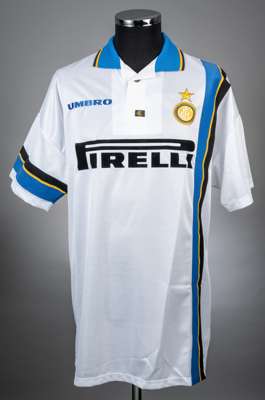 Ivan Zamorano white No.9 Inter Milan v. Manchester United 1997 pre-season friendly match worn short-sleeved jersey, 
 Umbro, XL, with button-up collar