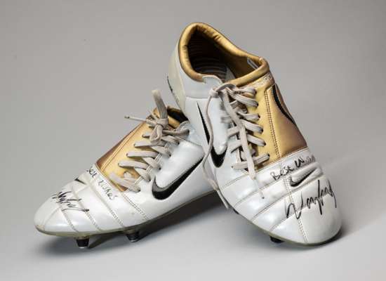 total 90 football boots 2004