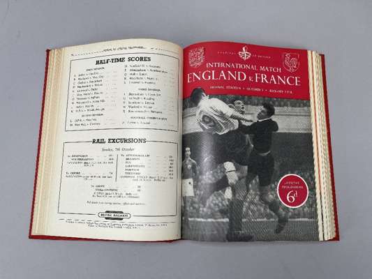 Bound volume of Arsenal home match programmes, 1951-52 Vol. XXXIII No.1 Huddersfield Town, 18th August 1951 to Vol. XXXIII No.24 Stoke City, 19th Apri