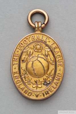 Tom Wilson 9ct gold 1925 Football League Representative Medal
 the obverse inscribed THE FOOTBALL LEAGUE ENGLAND V IRELAND, the reverse inscribed ANFI