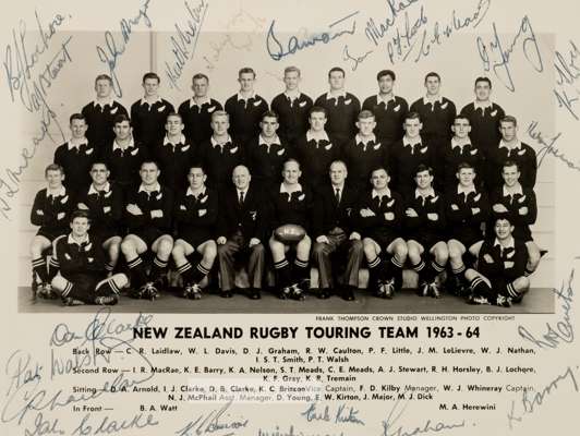 Signed New Zealand rugby touring team b&w photograph from the Britain, Ireland, France & North America tour, 1963-64 tour,
 featuring 30 players with 