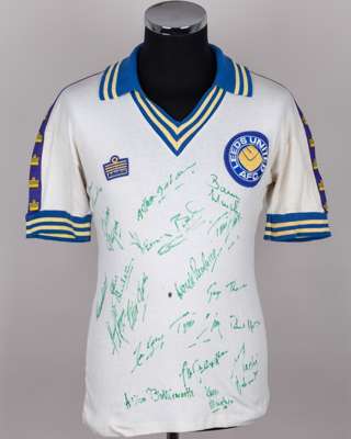Eddie Gray white, blue and yellow No.7 Leeds United autographed short-sleeved shirt, 1977-78