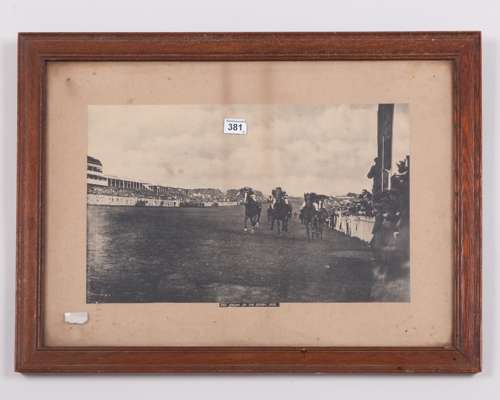 An original photograph of the finish of the 1909 Derby,