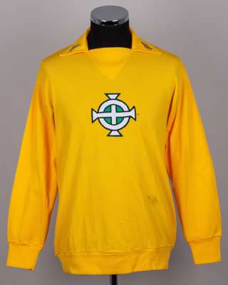 Pat Jennings yellow No.1 Northern Ireland goalkeepers shirt, 1976-77