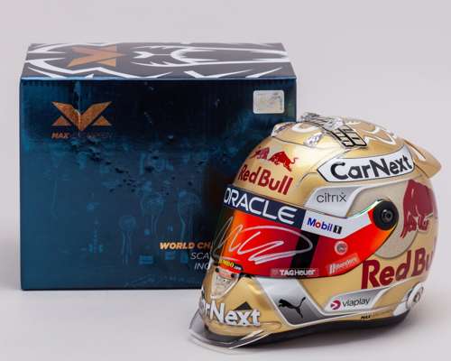 Max Verstappen 2022 Red Bull Racing Signed 1:2 Scale SchuberthWorld Champion Helmet