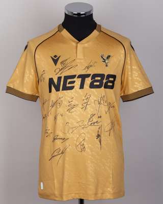 Crystal Palace v. Brighton (Away) match issued, squad signed Premier League shirt