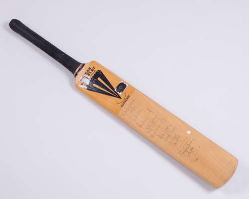 England 1981 autographed Duncan Fearnley Supreme cricket bat