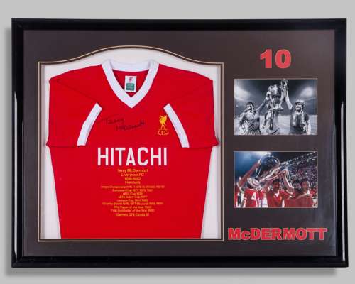 Terry McDermott autographed red Liverpool Replica short-sleeved shirt display