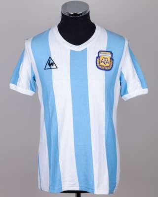 Enzo Trossero blue and white No.19 Argentina short-sleeved shirt, 1982