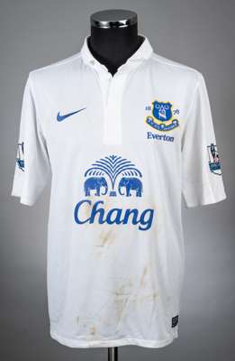 John Heitinga white No.5 Everton match worn short-sleeved jersey, 2012-13, 
 Nike, M, with button-up collar and embroidered badge inscribed 1878 NIL S