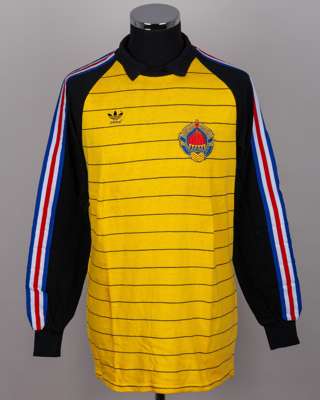 Dragan Pantelic yellow and black No.1 Yugoslavia match worn goalkeepers shirt, 1982