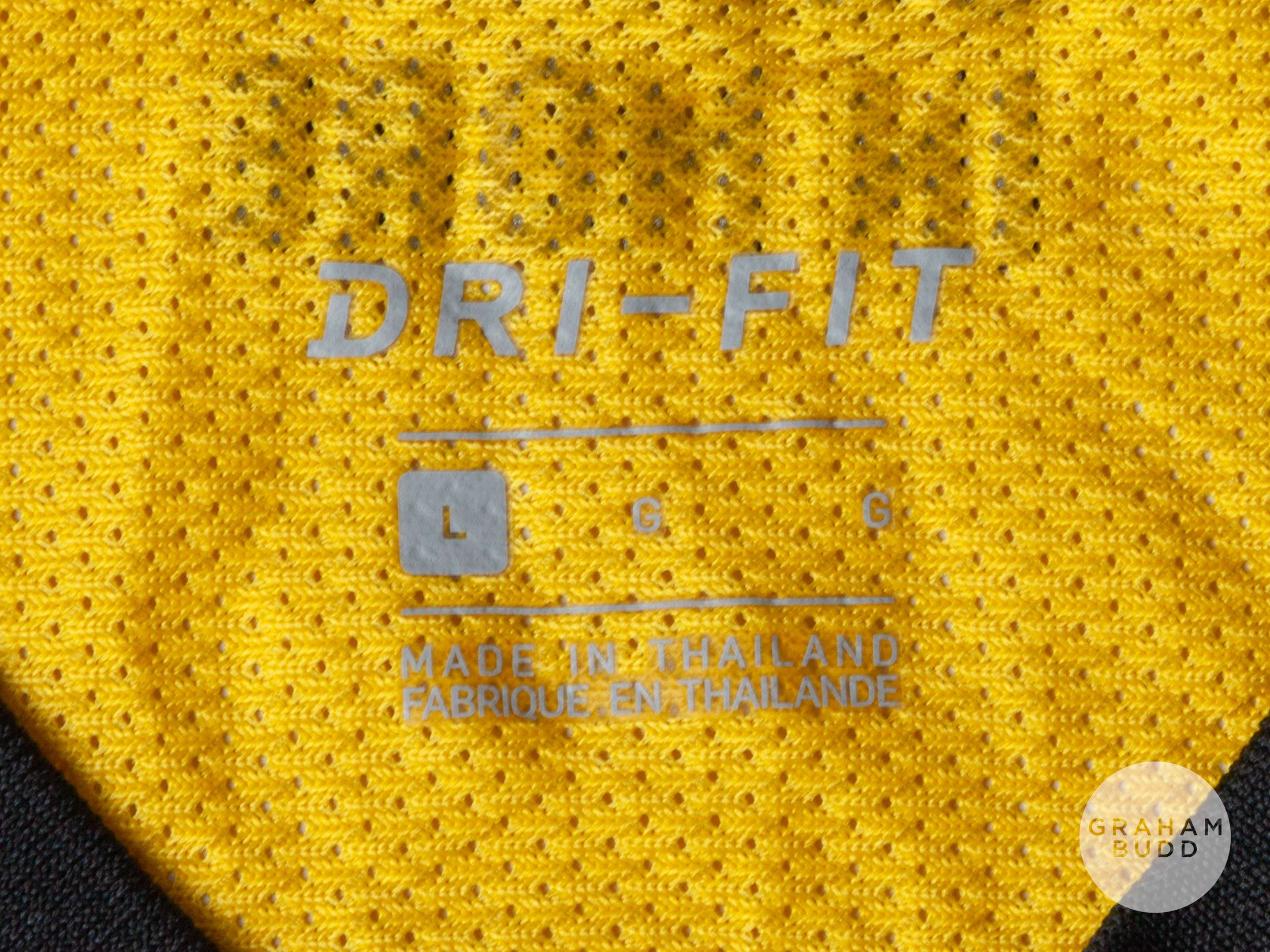 0004_RRRHlS.jpeg