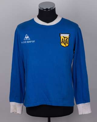 Jose Valencia blue and white No.15 Argentina v. Combinado match worn shirt, 1982