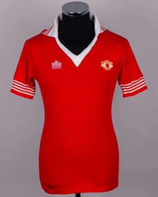 Kevin Moran red and white No.5 Manchester United v. Austria Vienna match worn shirt, 1980