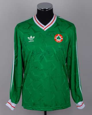 Green Ireland autographed long-sleeved shirt